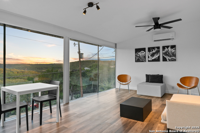 Image 4 of 37 For 1645 Trail Pass Dr