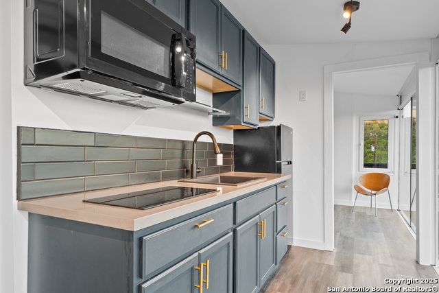 Image 5 of 37 For 1645 Trail Pass Dr