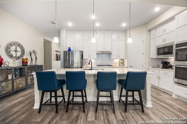 Listing photo id 9 for 705 Treetop Pass