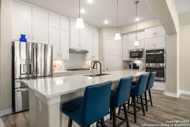 Listing photo id 10 for 705 Treetop Pass