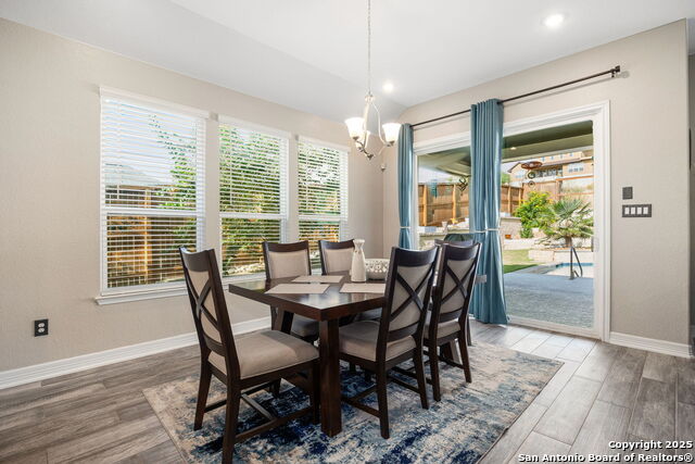 Listing photo id 12 for 705 Treetop Pass