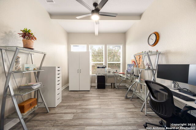 Listing photo id 13 for 705 Treetop Pass