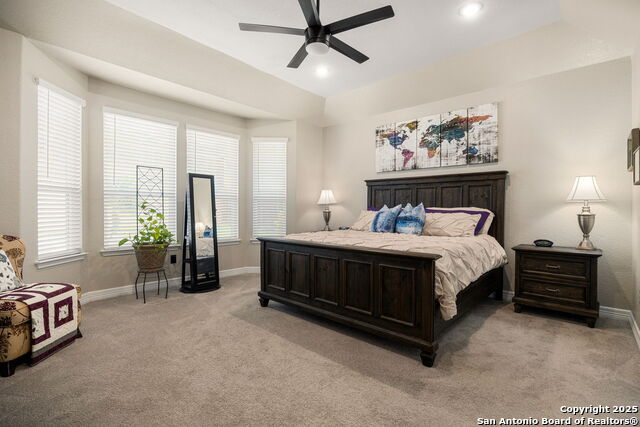 Listing photo id 15 for 705 Treetop Pass