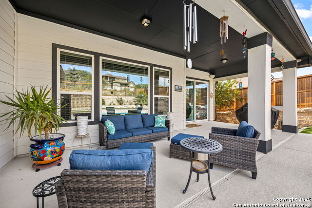 Listing photo id 35 for 705 Treetop Pass