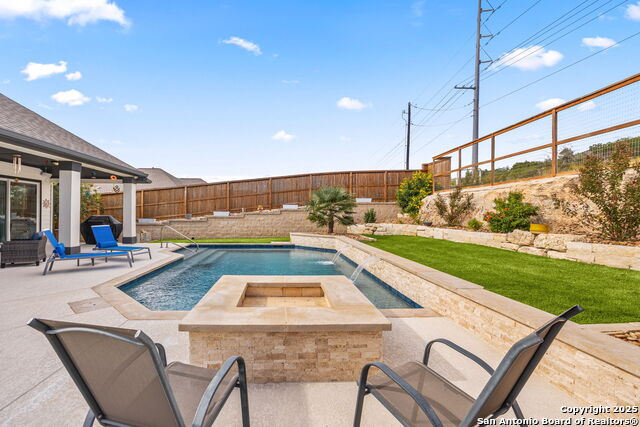 Listing photo id 37 for 705 Treetop Pass