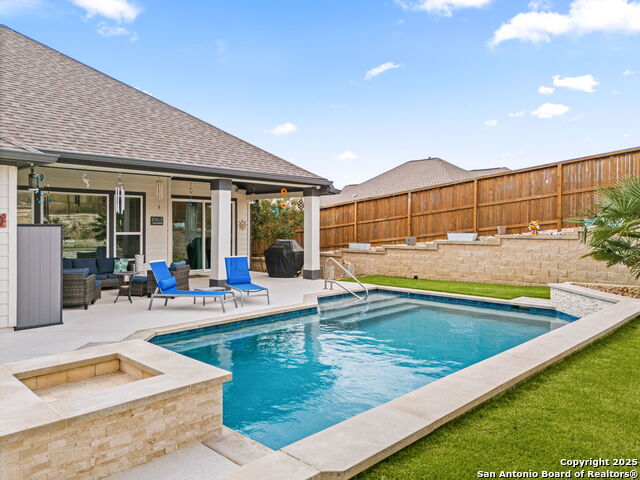 Listing photo id 38 for 705 Treetop Pass