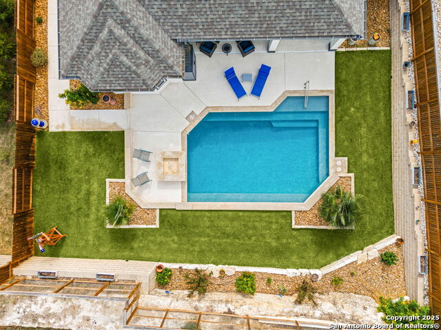 Listing photo id 40 for 705 Treetop Pass