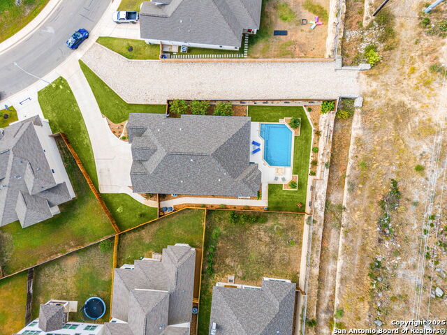 Listing photo id 41 for 705 Treetop Pass