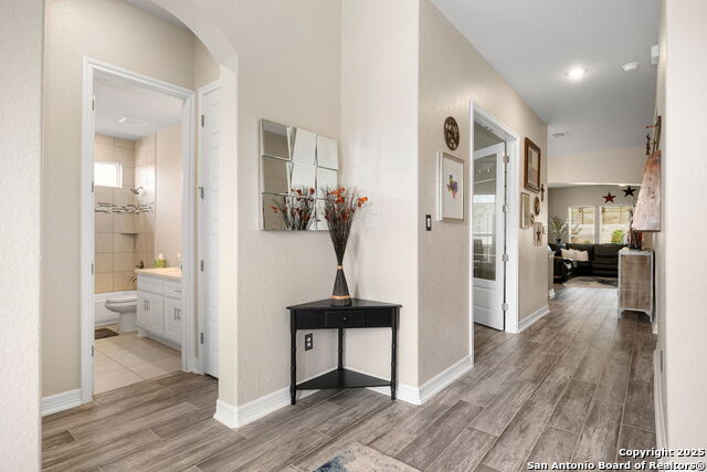 Listing photo id 3 for 705 Treetop Pass