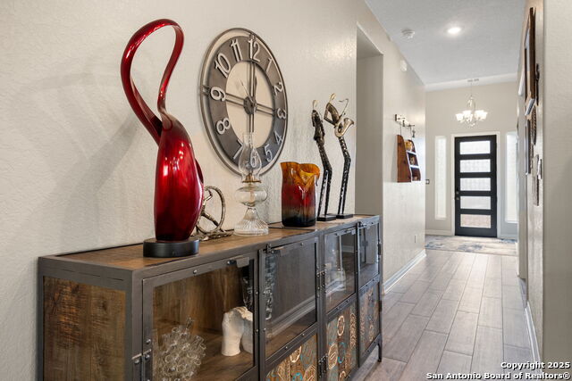 Listing photo id 4 for 705 Treetop Pass