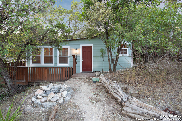Details for 147 Choctaw Trail, Lakehills, TX 78063