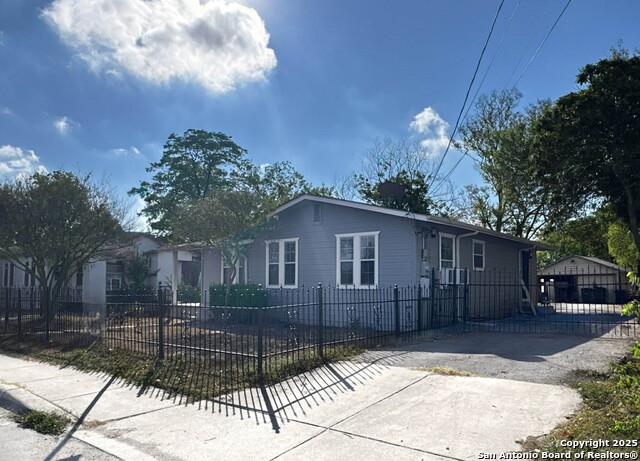 Image 3 of 19 For 520 Pyron  