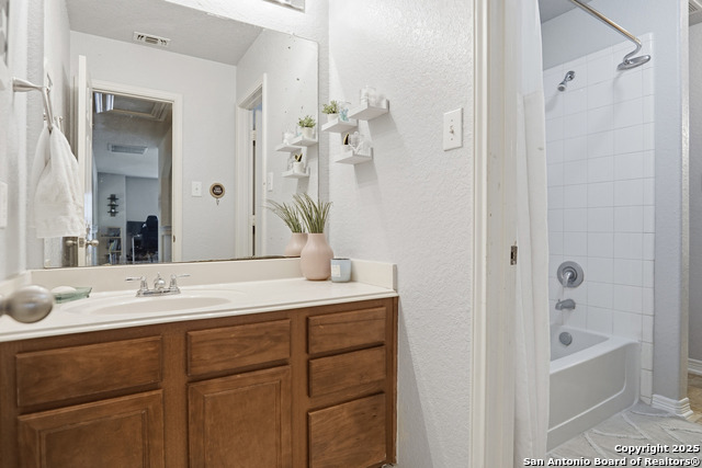 Listing photo id 13 for 11935 Curtis