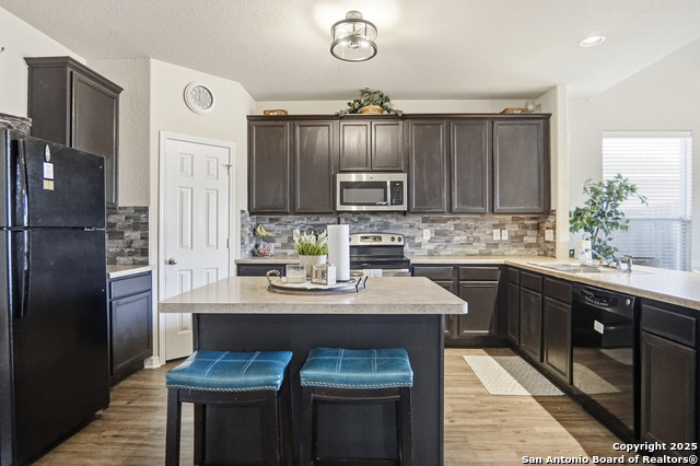 Listing photo id 4 for 11935 Curtis