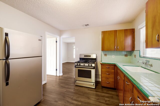 Listing photo id 13 for 110 Woley Drive