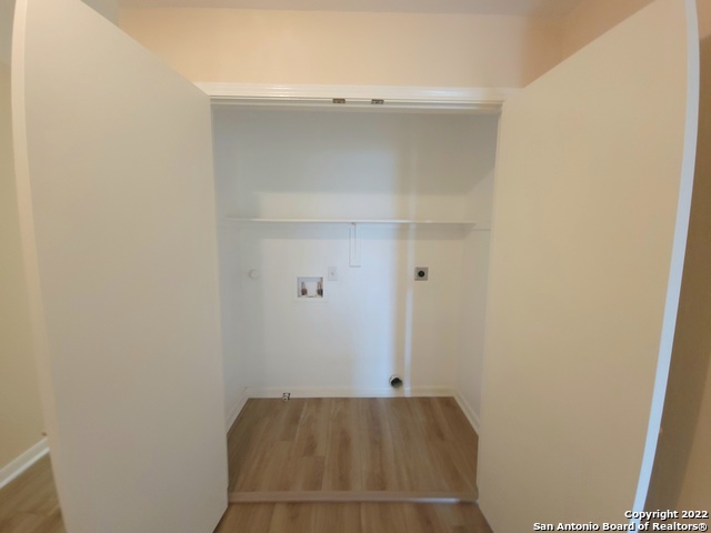 Listing photo id 8 for 10527 Hunters Pond