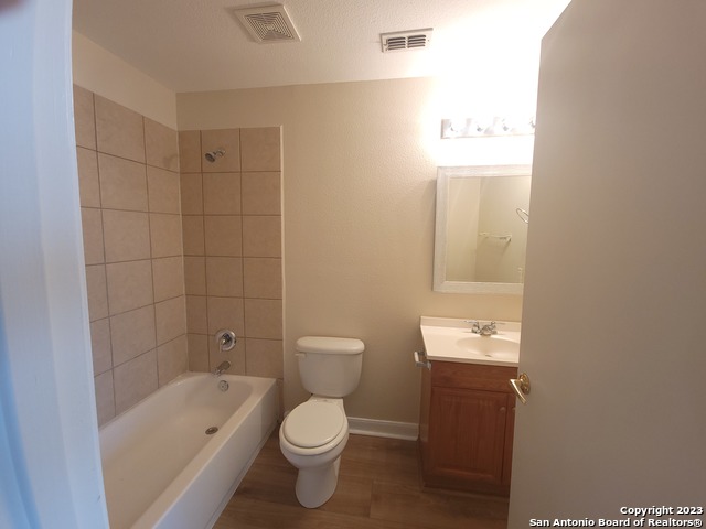 Listing photo id 14 for 10527 Hunters Pond