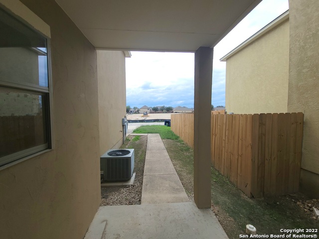 Listing photo id 18 for 10527 Hunters Pond