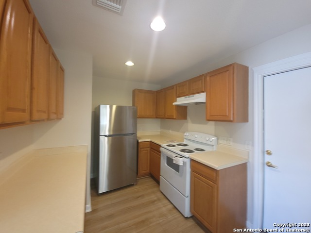 Listing photo id 6 for 10527 Hunters Pond