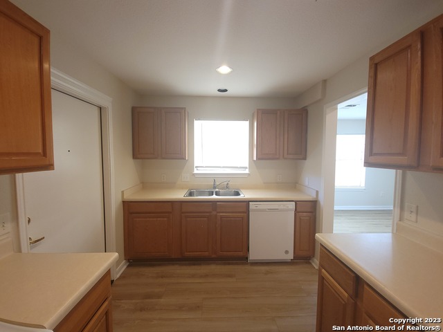 Listing photo id 7 for 10527 Hunters Pond