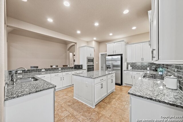 Image 16 of 47 For 2614 Melbourne