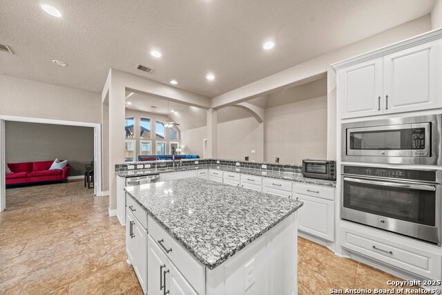 Image 17 of 47 For 2614 Melbourne