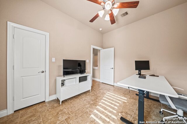 Image 34 of 47 For 2614 Melbourne