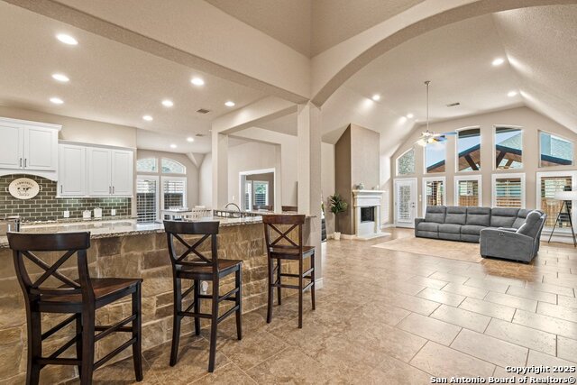 Image 8 of 47 For 2614 Melbourne