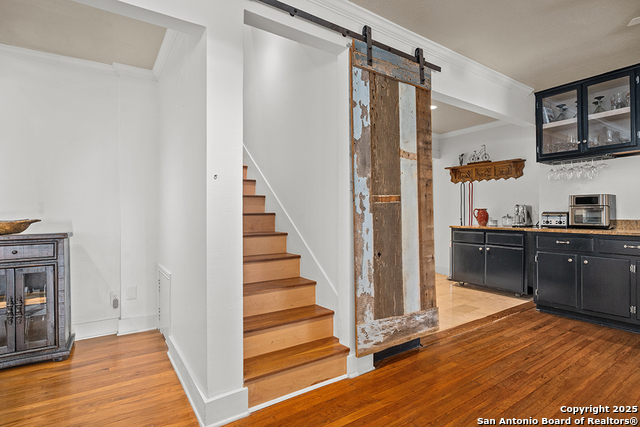 Image 12 of 37 For 206 W Burbank