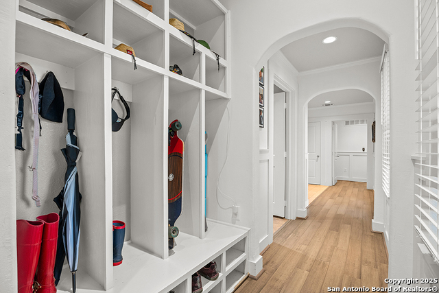 Image 16 of 37 For 206 W Burbank