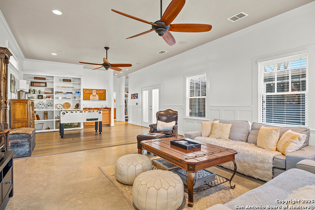 Image 18 of 37 For 206 W Burbank