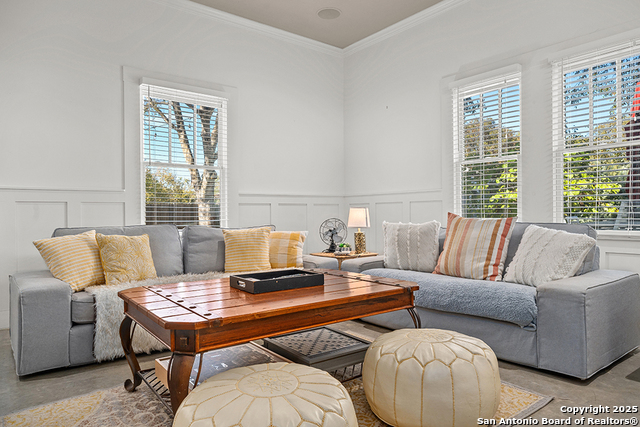 Image 19 of 37 For 206 W Burbank