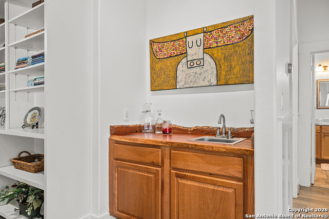 Image 21 of 37 For 206 W Burbank