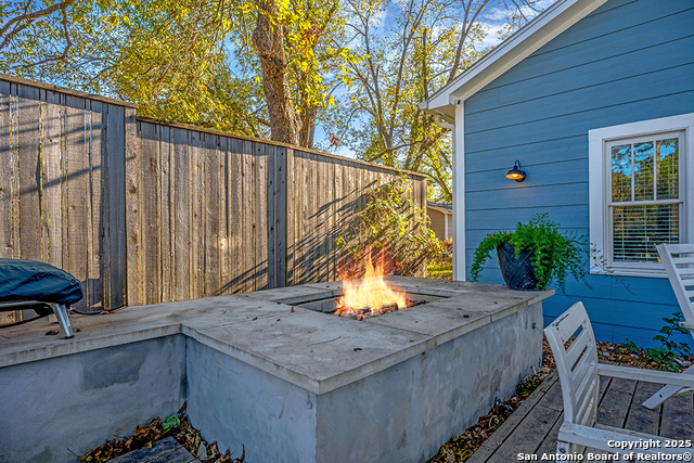 Image 3 of 37 For 206 W Burbank