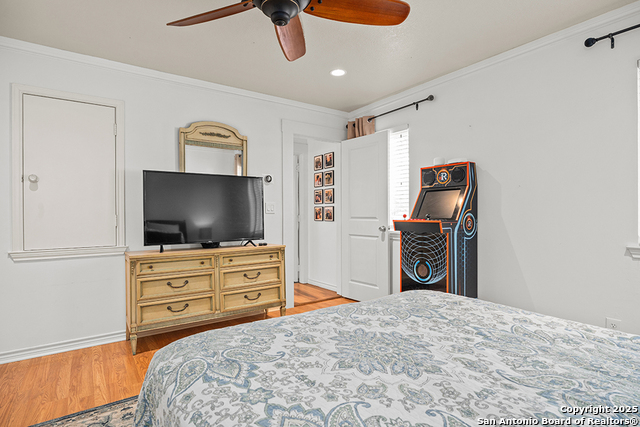 Image 31 of 37 For 206 W Burbank