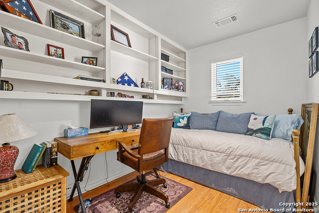 Image 33 of 37 For 206 W Burbank