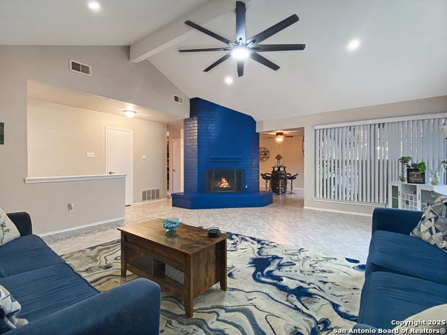 Listing photo id 9 for 9609 Woodland Hills