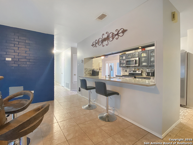 Listing photo id 13 for 9609 Woodland Hills