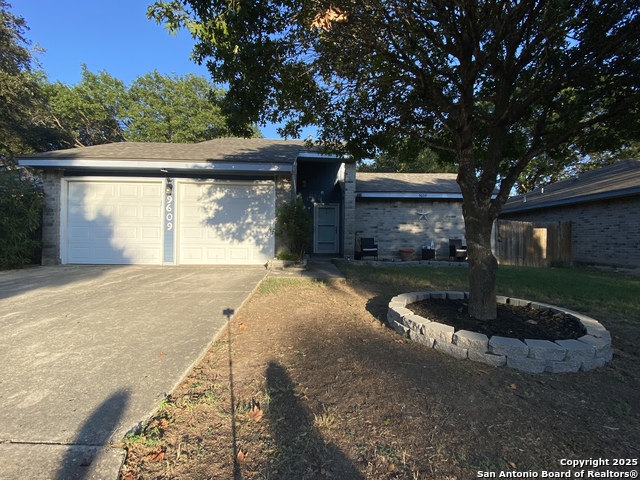 Listing photo id 0 for 9609 Woodland Hills