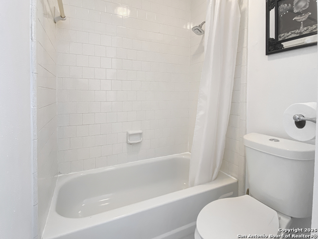 Listing photo id 18 for 9609 Woodland Hills