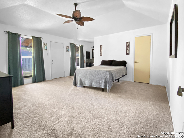 Listing photo id 21 for 9609 Woodland Hills