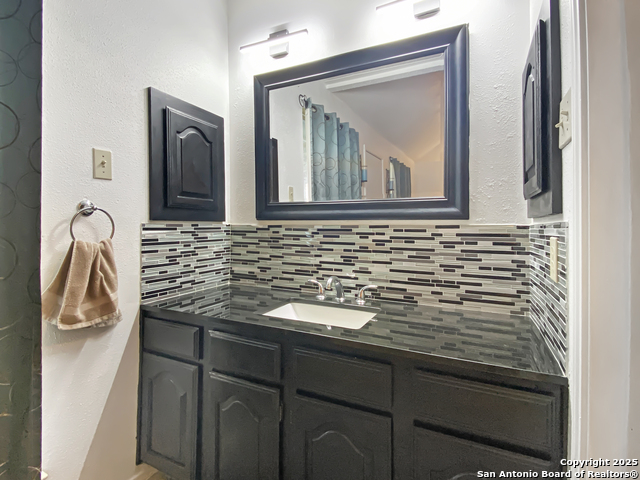 Listing photo id 24 for 9609 Woodland Hills