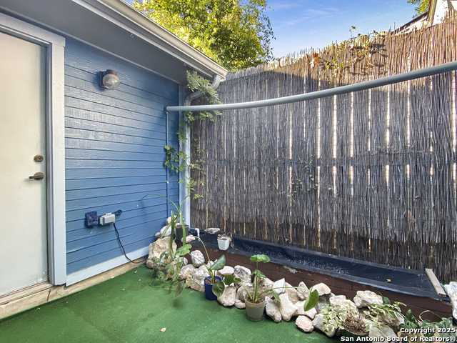 Listing photo id 25 for 9609 Woodland Hills