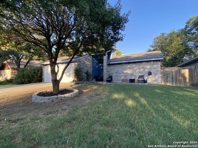 Listing photo id 1 for 9609 Woodland Hills