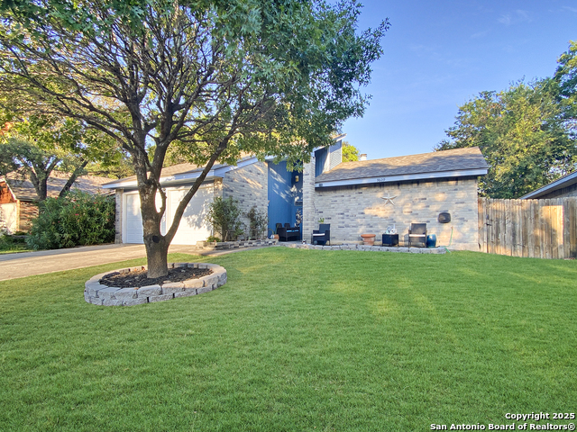 Listing photo id 2 for 9609 Woodland Hills