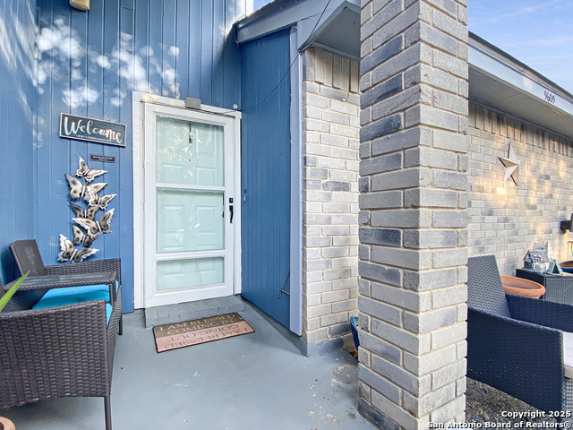 Listing photo id 4 for 9609 Woodland Hills