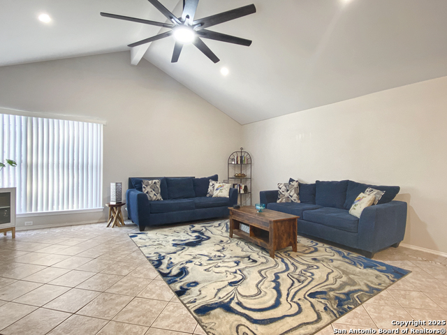 Listing photo id 6 for 9609 Woodland Hills