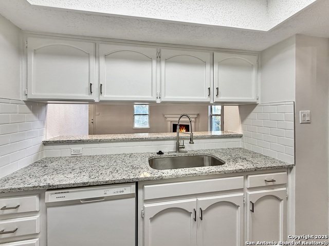 Image 14 of 38 For 1239 Amanda  