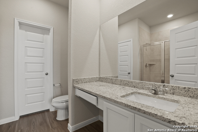 Listing photo id 8 for 8818 Black Oak Drive