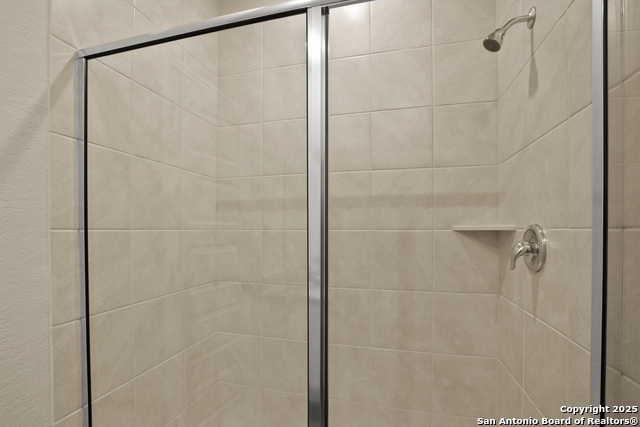 Listing photo id 9 for 8818 Black Oak Drive